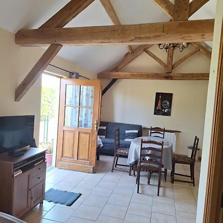Le Chemin Des Hetres Holiday home Armaille